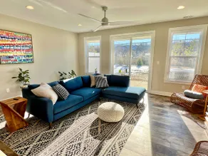 New Modern Beach Home, Close to Beaches - Image 2