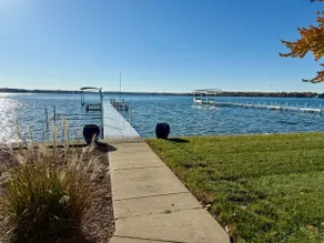 Private Retreat on Beautiful Wawasee Lakefront - Image 4