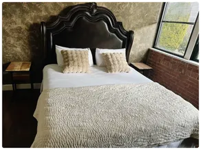 Cozy 2-Bedroom Suite w/ King Bed - Image 2