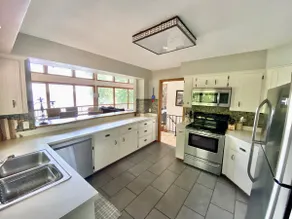 Private Lake Home : Spacious 1+ acre lot on Big Birch Lake - Image 2