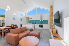 The Sunshine House - Image 4