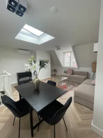 Private home right in the center with garden - Image 3