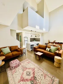 Sunny 2BR Townhouse, Mansfield High Street - Image 3
