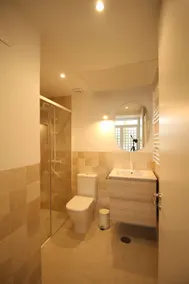 One-bedroom apartment with double bed - Image 5