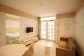 One-bedroom apartment with double bed - Image 4