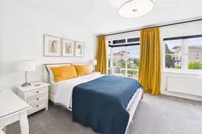 3 BR home w/self check in, direct train to London - Image 4