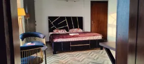 Arteo Downtown Cozy Studio in the Heart of Gulberg - Image 3