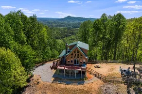 Charming Cabin with Incredible Mountain Views - Image 3
