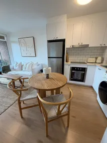 Charming 1 Bedroom Apt in Annandale, City Views Heritage Charm - Image 2