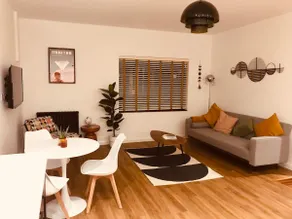 Retro Apartment in Sherborne - Image 5
