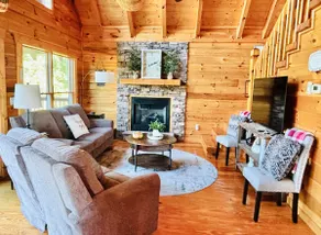 Log Cabin with Beautiful Lake and Mountain View - Image 3