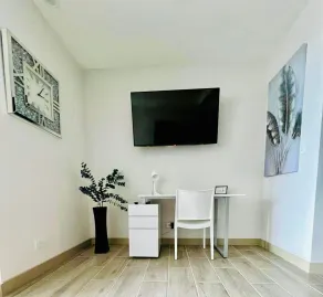 Elegant Apartment 6-12 near the Airport. - Image 2