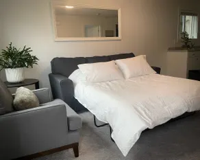Renee and Ian's Carriage House - Image 2