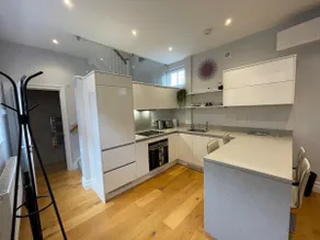 Gorgeous 2 Bed Town Central Home + Free Parking! - Image 4