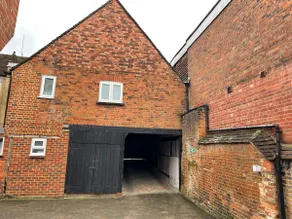 Gorgeous 2 Bed Town Central Home + Free Parking! - Image 5