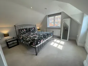Gorgeous 2 Bed Town Central Home + Free Parking! - Image 3