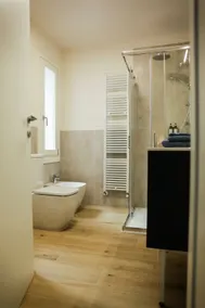 Bright Hall apartment Reggio Emilia Centro Storico - Image 5