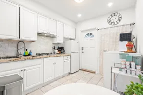 Close to Old Town, Updated w/ Parking + Workspace! - Image 2