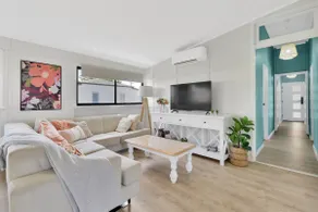 Large 4 Bedrooms Family Home - Image 3