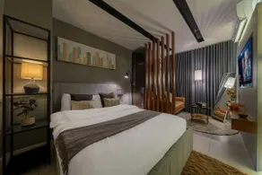 Executive Studio, 65” Smart, Prime Location - Image 2