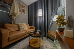 Executive Studio, 65” Smart, Prime Location - Image 4