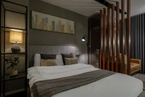 Executive Studio, 65” Smart, Prime Location - Image 5