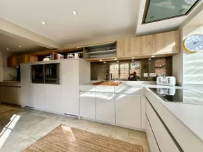 Beautiful 5-Bed Regency Home in Montpellier - Image 4