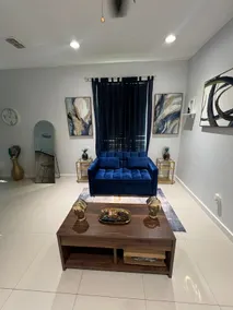 Cozy Townhouse in Great Location - Image 2