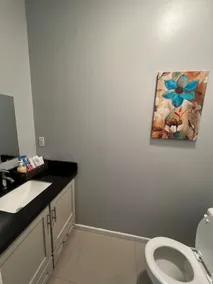 Cozy Townhouse in Great Location - Image 3