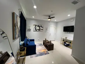 Cozy Townhouse in Great Location - Image 4