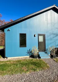 Beautiful suite w/own entrance on 100 acre farm - Image 5