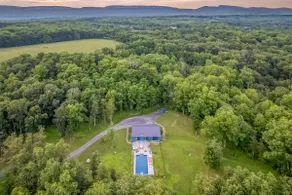 Beautiful suite w/own entrance on 100 acre farm - Image 3