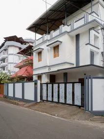 Stay Central, Stay Cozy 3BHK Premium Home Stay - Image 4