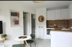Cozy apartment with private parking - Image 5
