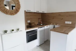 Cozy apartment with private parking - Image 4