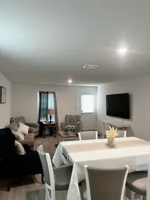Modern 3BR | Smart Entry - Image 2