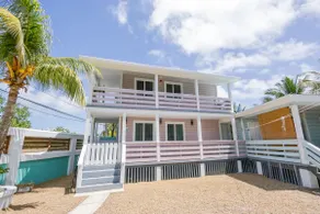 Cozy 2BR Island Home w/ Fast WiFi & Compl. Pickup - Image 3