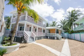 Cozy 2BR Island Home w/ Fast WiFi & Compl. Pickup - Image 2