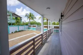 Cozy 2BR Island Home w/ Fast WiFi & Compl. Pickup - Image 5