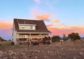 Relaxing Family Getaway •27mi to Canyon •King •AC - Image 2