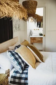 Chic Studio with Courtyard Garden - Image 5