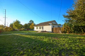 Spacious Corner Haven - Image 2