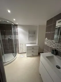 Apartment in the Thiers city center - Image 4