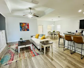 Stylish 3 BR near USA Campus-Fenced Yard +Garage. - Image 3