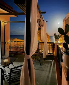 House on the beach - Image 2