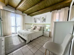 House on the beach - Image 3