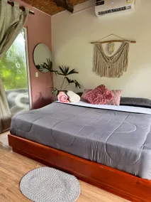 Hummingbird Cabin - Image 4