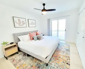 Bright 2BR/2BA, 8 min Walk to ND, 2 Parking Spots - Image 5