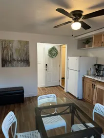 Beautiful apartment on Brown St! - Image 2