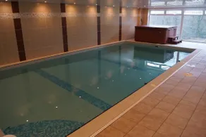 Luxury Apartment with Private Pool and Hot Tub - Image 5